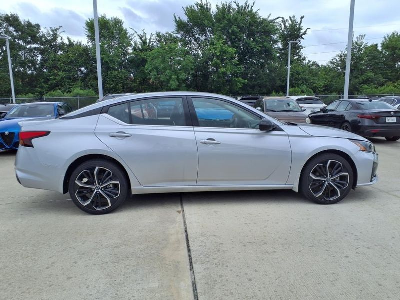 2023 Nissan Altima 2.5 SRImage 13