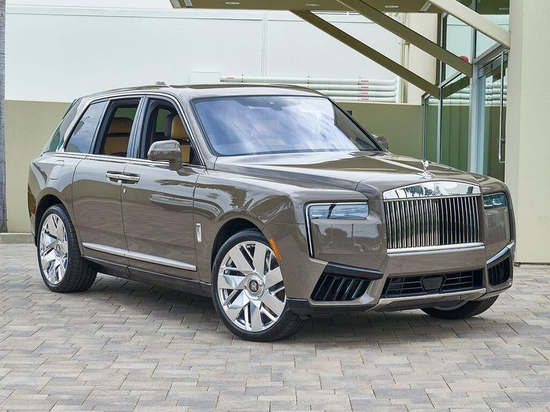 New 2027 Rolls-Royce Cullinan Image 5