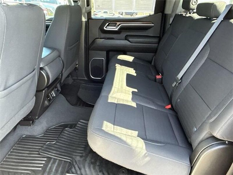 2022 Chevrolet Silverado LT photo 16