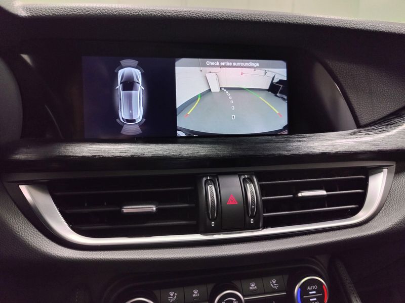 2024 Alfa Romeo Stelvio Sprint Q4 AWD w/SunroofImage 24