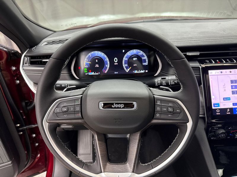 New 2025 Jeep Grand Cherokee Limited 4x4Image 10