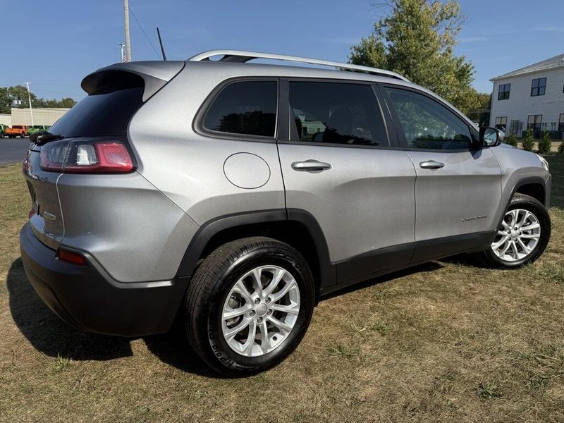 2021 Jeep Cherokee Latitude photo 3