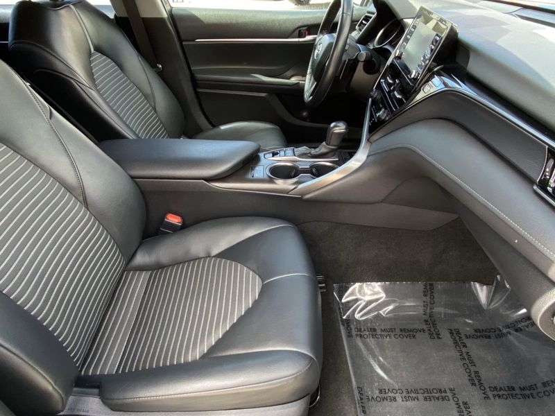 Used 2022 Toyota Camry SEImage 10