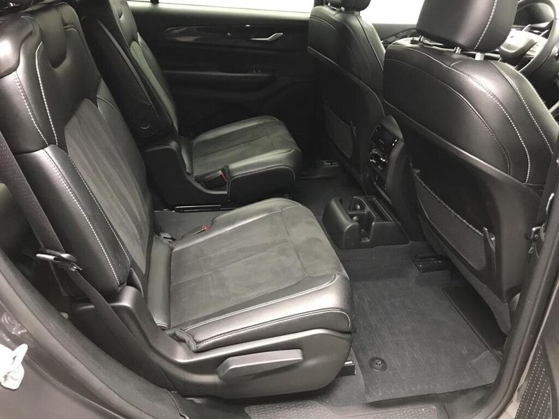 Used 2023 Jeep Grand Cherokee L AltitudeImage 17