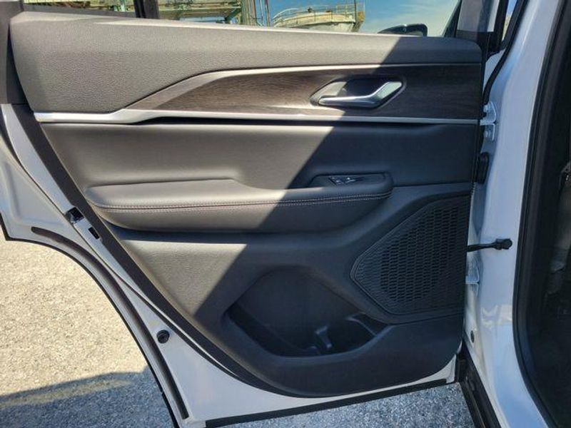 New 2026 Jeep Grand Cherokee Laredo Altitude 4x4