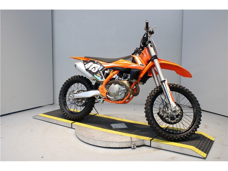 2018 KTM SX 450 F in a Orange exterior color. New England Powersports 978 338-8990 pixelmotiondemo.com 