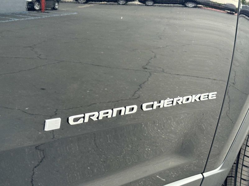 New 2026 Jeep Grand Cherokee L Laredo 4x2