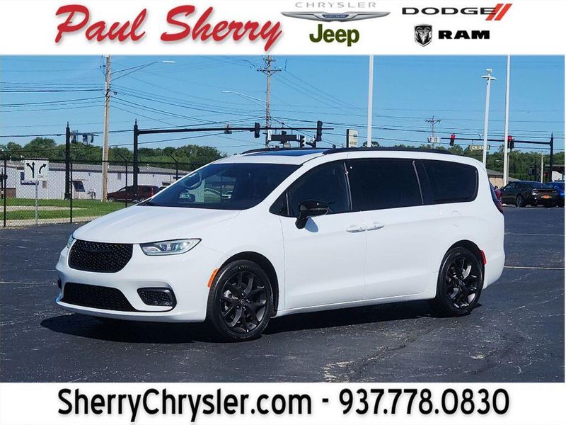 Used 2025 Chrysler Pacifica Limited S