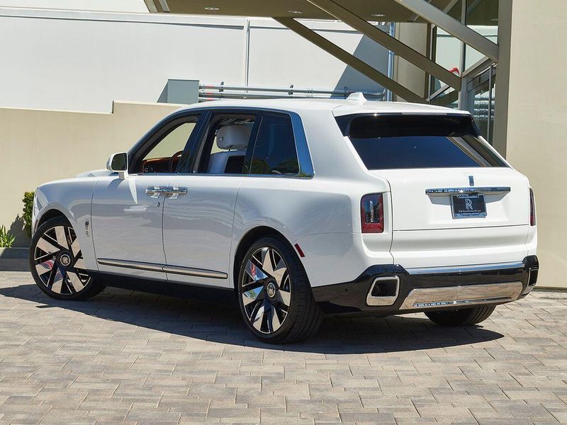 Used 2025 Rolls-Royce Cullinan Image 7