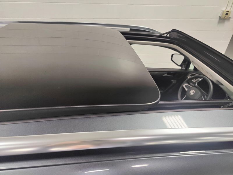 Used 2022 Volkswagen Tiguan SE AWD w/SunroofImage 6