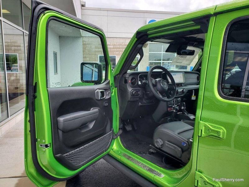 New 2025 Jeep Wrangler 4-door RubiconImage 21