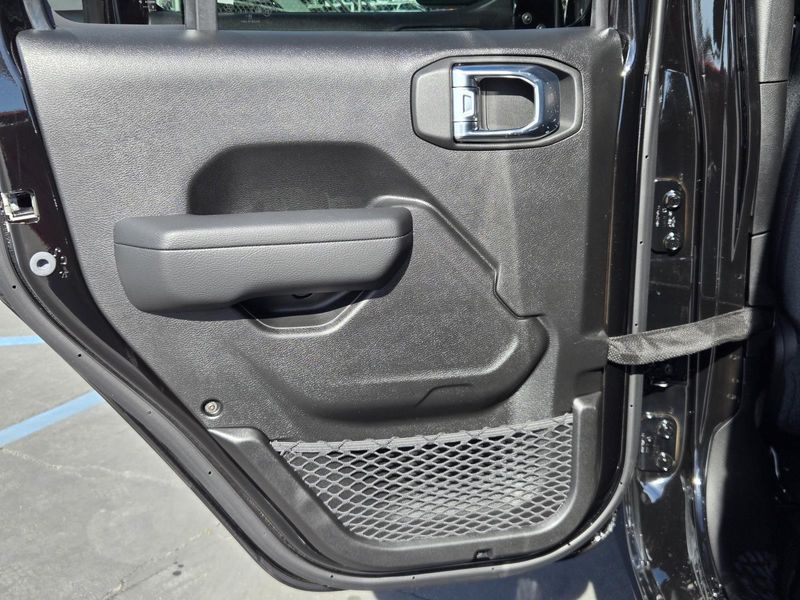 New 2026 Jeep Gladiator Sport S 4x4