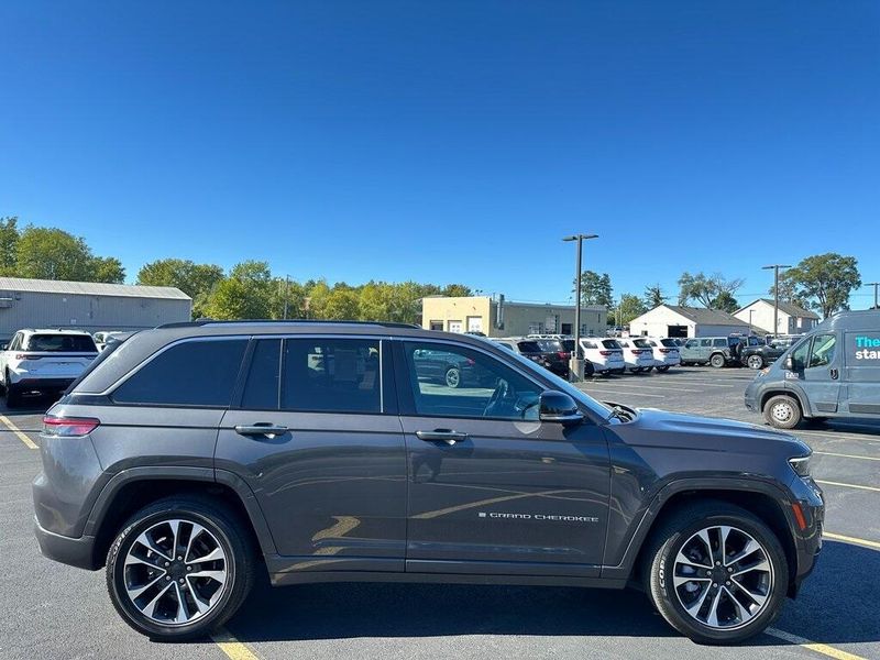 2022 Jeep Grand Cherokee Overland photo 4