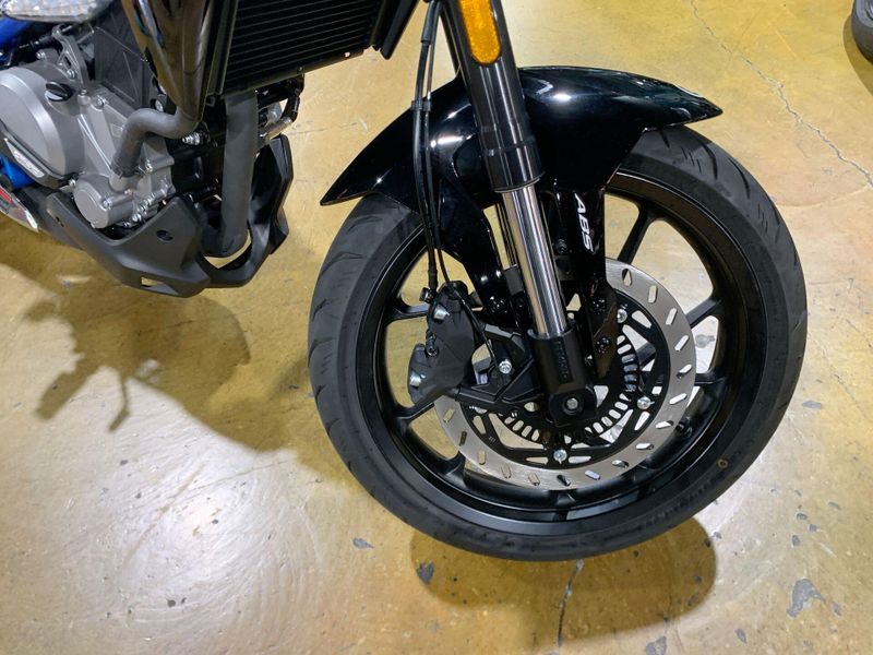 New 2025 CFMOTO 300NK Image 11