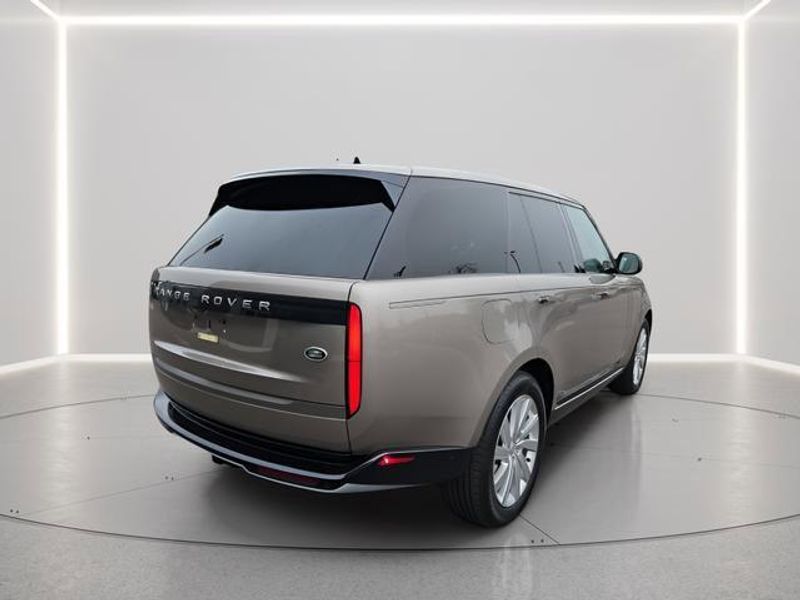 Used 2023 Land Rover Range Rover SE