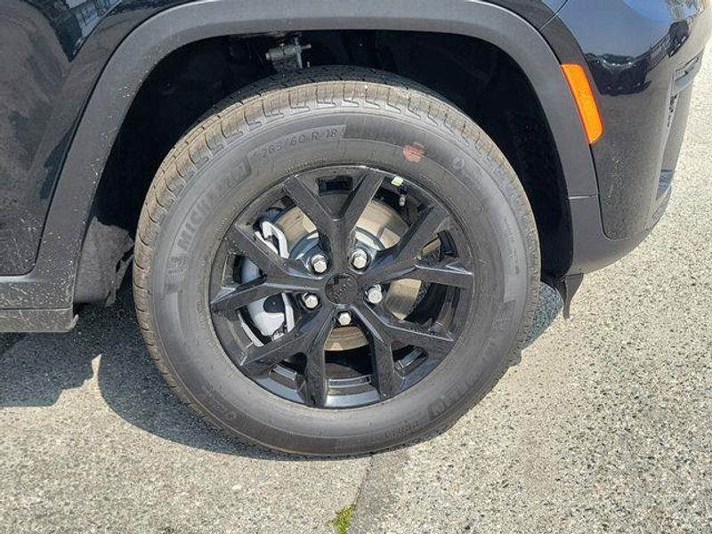 New 2026 Jeep Grand Cherokee Laredo Altitude 4x4