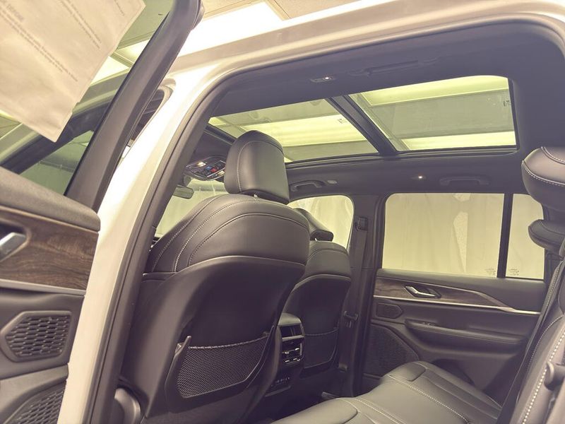 New 2026 Jeep Grand Cherokee Limited 4x4Image 13