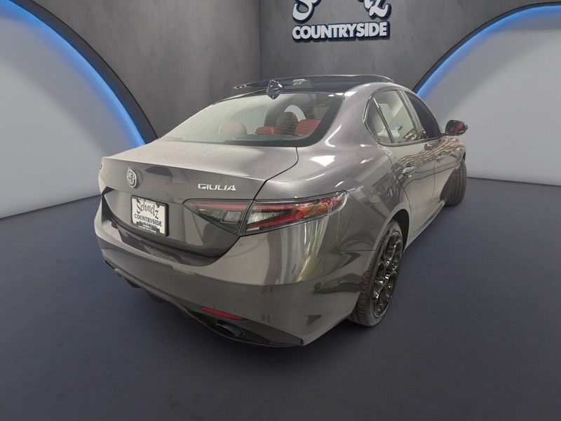 Used 2024 Alfa Romeo Giulia Veloce AWD w/Sunroof & NavImage 10