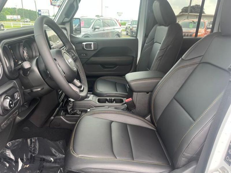 New 2025 Jeep Gladiator High Tide 4x4