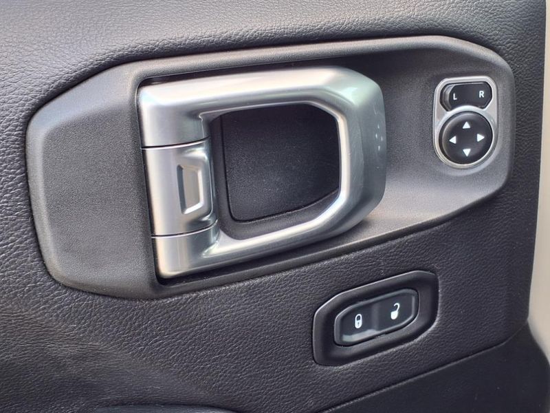 Used 2020 Jeep Gladiator RubiconImage 17