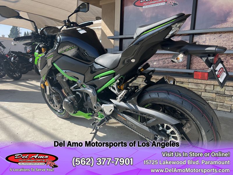 2024 Kawasaki ZR900MRFNL-BK2  in a METALLIC SPARK BLACK/METALLIC MATTE GRAPHENESTEEL GRAY/CANDY LIME GREEN exterior color. Del Amo Motorsports of Los Angeles (562) 262-9181 delamomotorsports.com 