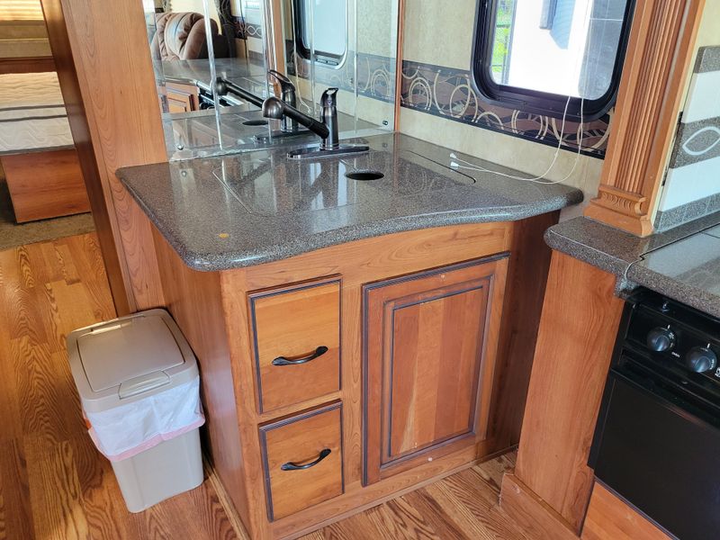 Used 2011 COACHMAN BY FOREST R ENCOUNTER 37-TZ Image 16