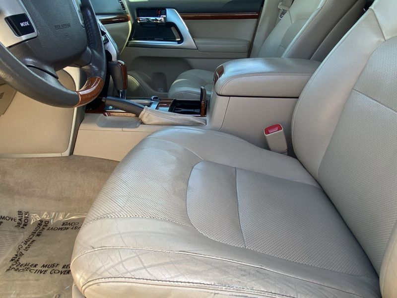 2013 Toyota Land Cruiser BaseImage 18