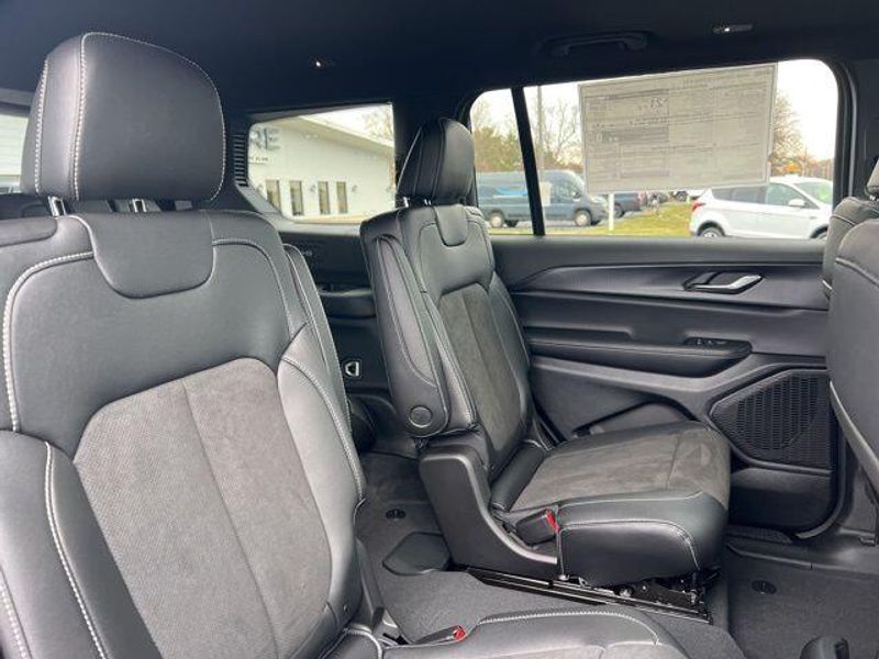 2025 Jeep Grand Cherokee L Altitude X 4x4