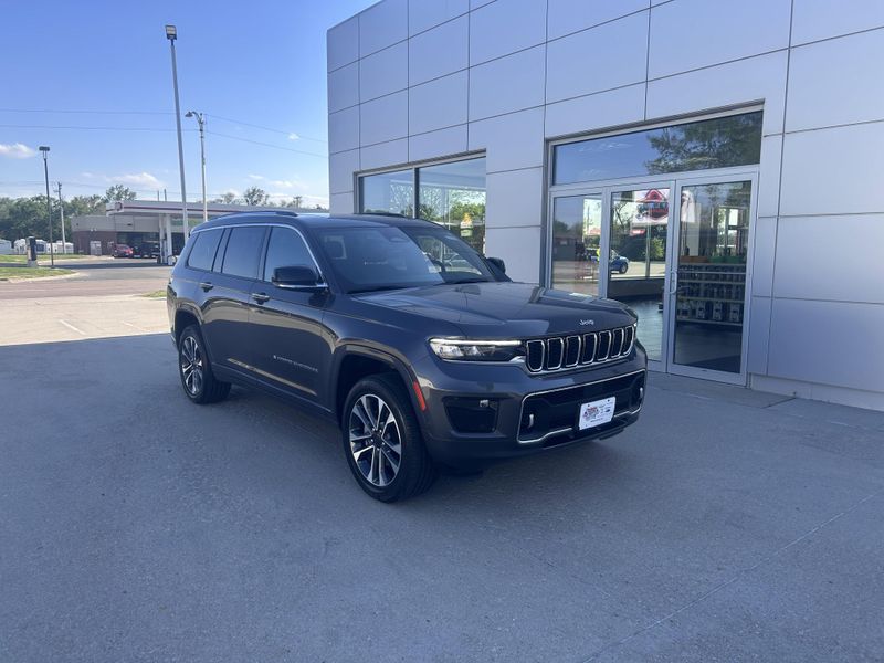 2023 Jeep Grand Cherokee L OverlandImage 2