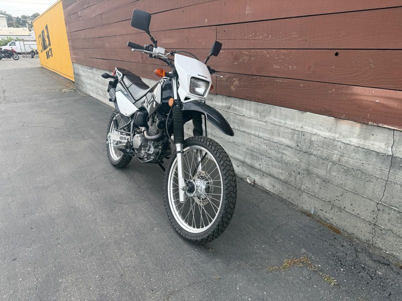 2015 Suzuki DR 200 S 