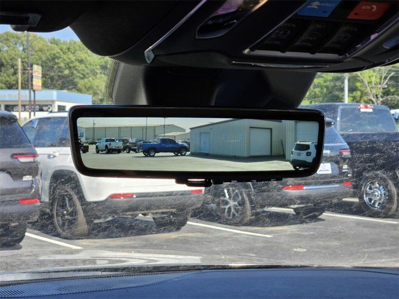 2025 Jeep Grand Cherokee L Limited 4x4Image 31