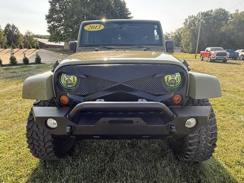 2013 Jeep Wrangler Unlimited Sahara photo 8