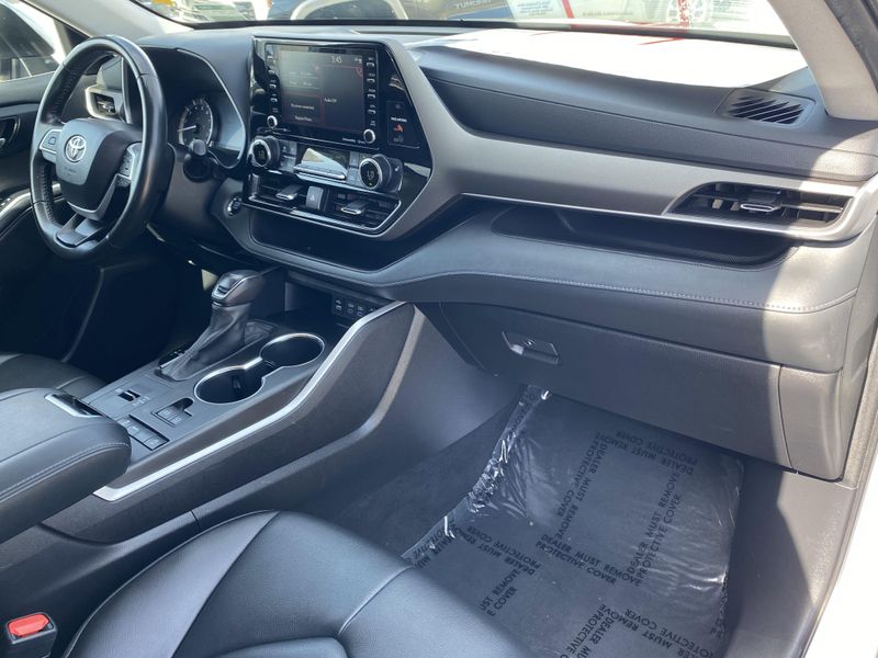 2022 Toyota Highlander XLEImage 11