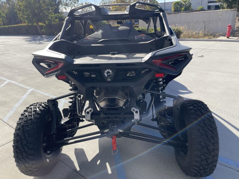 New 2026 Can-Am MAVERICK R MAX X RS 999T DCT Image 10