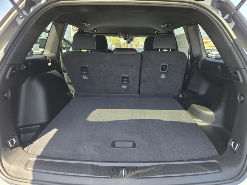 New 2026 Jeep Grand Cherokee Laredo X 4x2
