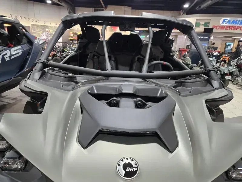 NEW 2026 CAN-AM MAVERICK R X RC WITH SMARTSHOX 999T DCT Image 13