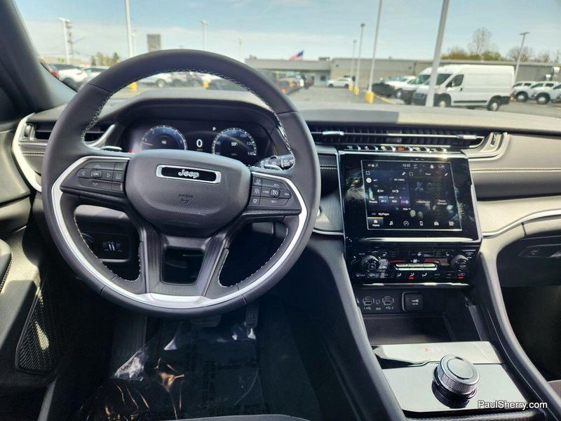 2025 Jeep Grand Cherokee L Altitude X 4x4Image 35