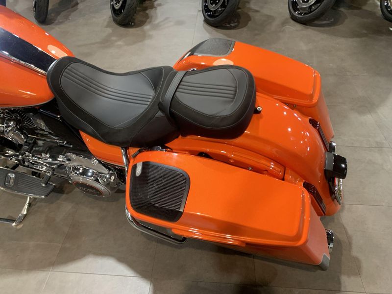 Used 2022 Harley-Davidson Road Glide CVO Road Glide Image 11