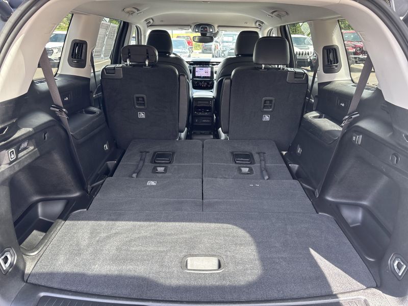 Used 2022 Jeep Grand Cherokee L LimitedImage 6
