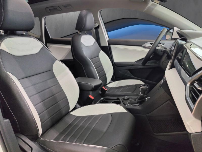 Used 2025 Volkswagen Taos SEL AWD w/Sunroof/NavImage 5