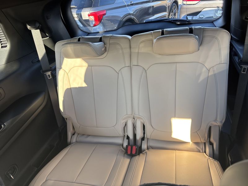 New 2025 Jeep Grand Cherokee L Limited 4x4Image 20