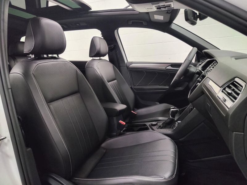 Used 2022 Volkswagen Tiguan SE R-Line Black AWD w/SunroofImage 5