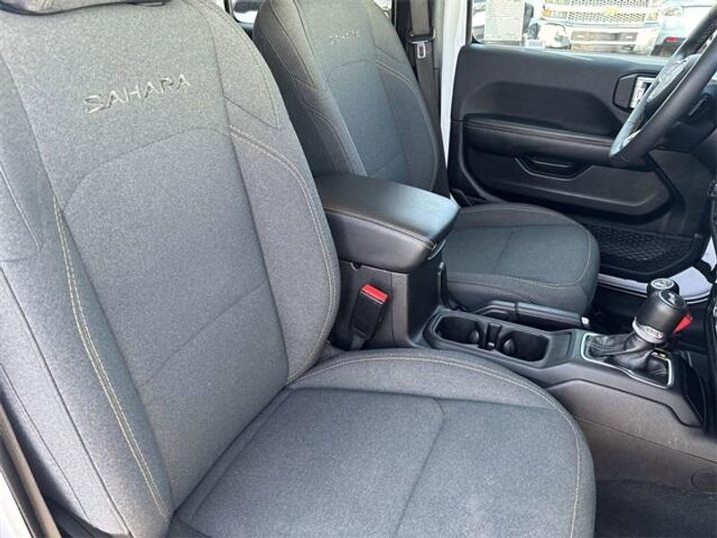 2024 Jeep Wrangler Sahara 4xe photo 11