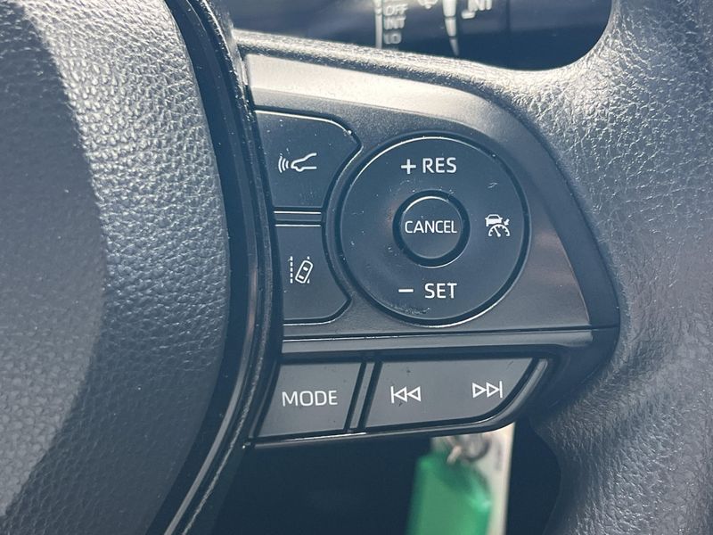 Used 2022 Toyota Corolla LEImage 8