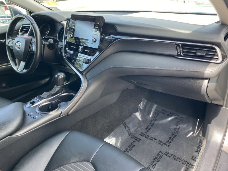 Used 2022 Toyota Camry SEImage 9