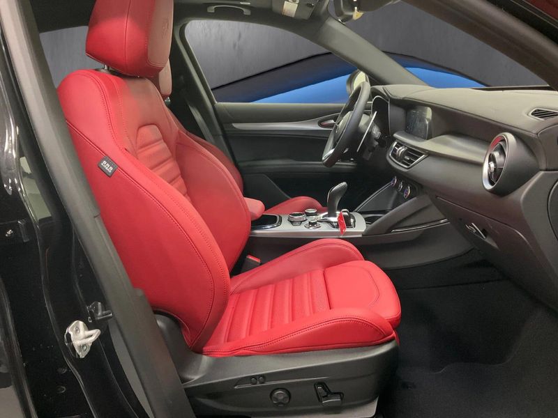 New 2026 Alfa Romeo Stelvio AwdImage 12