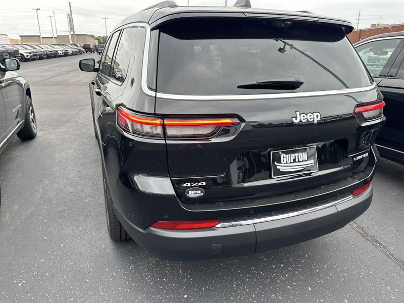 New 2025 Jeep Grand Cherokee L Limited 4x4Image 9