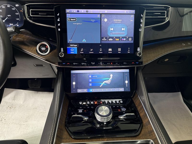 2025 Jeep Grand Wagoneer Image 24