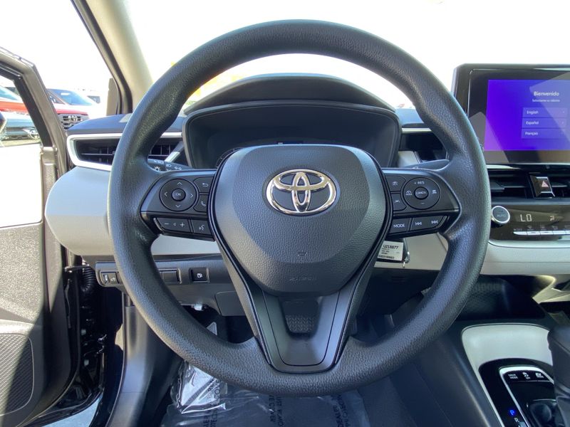 Used 2025 Toyota Corolla LEImage 25