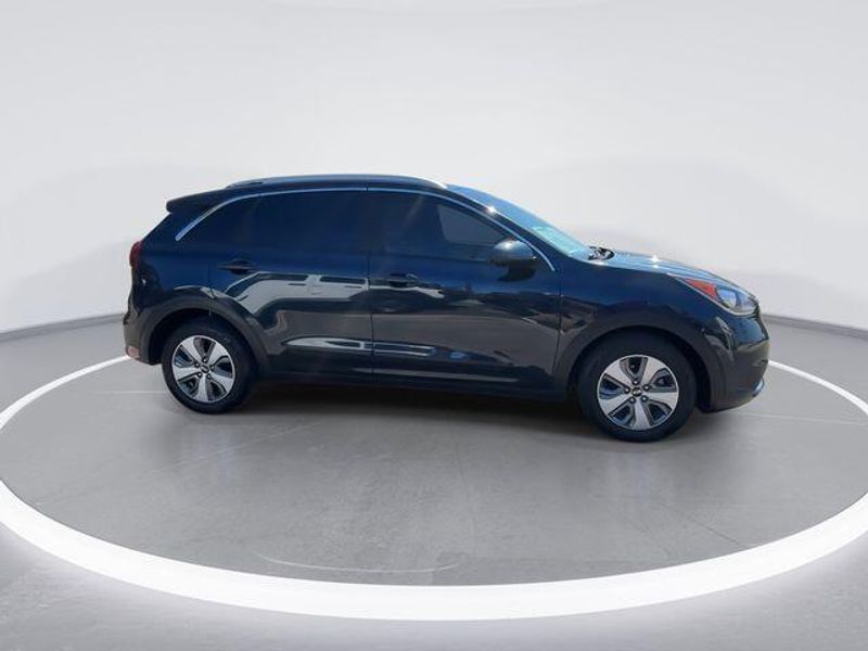 Used 2019 Kia Niro Plug-In Hybrid LXImage 9